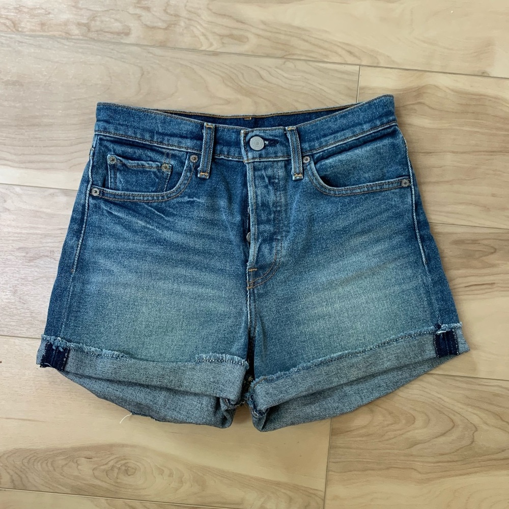 Levi’s Wedgie Shorts in Blue Cheer